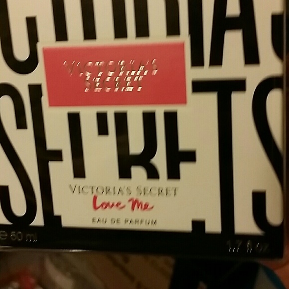Victoria Secert Perfume Love Me - Picture 4 of 4