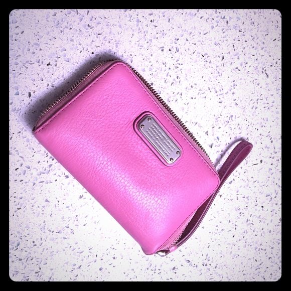 Marc Jacobs wristlet in pink!