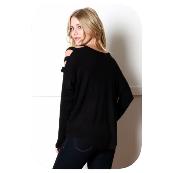 ❇️SALE❇️ V-neck Cutout Shoulder Top - Picture 3 of 3