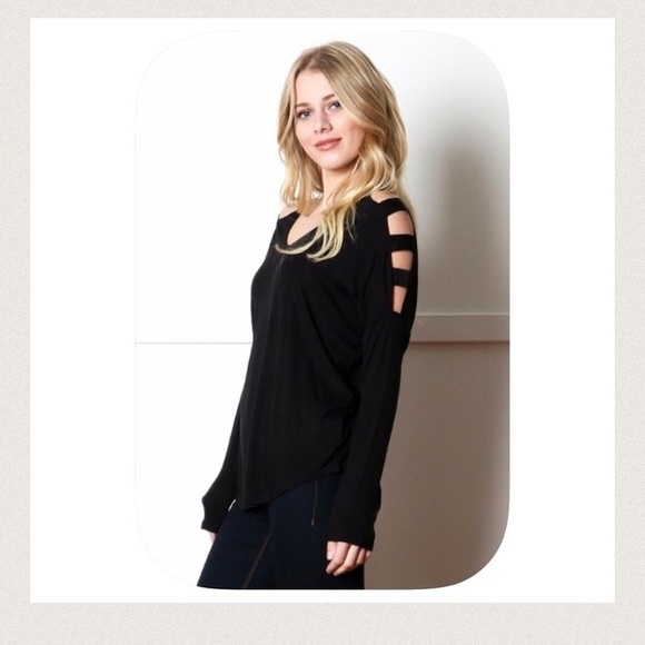 ❇️SALE❇️ V-neck Cutout Shoulder Top - Picture 2 of 3