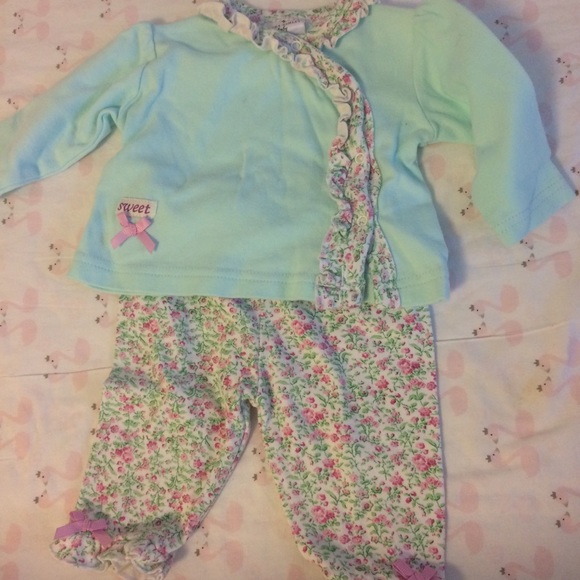 Cozy floral outfit