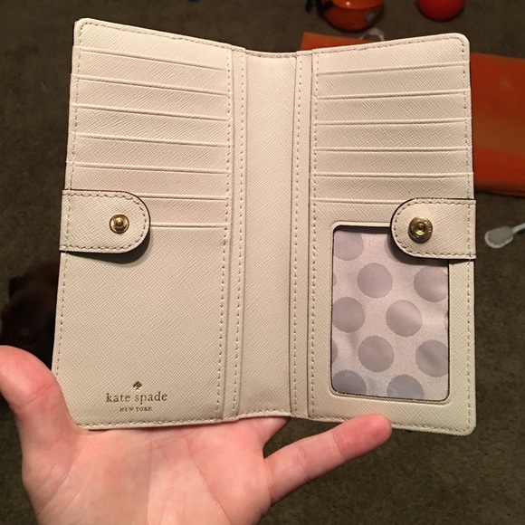 Extra photos of wallet !
