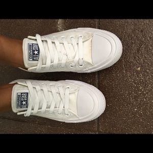 White Converse All Star II - size 4.5 (m) 6 (w)