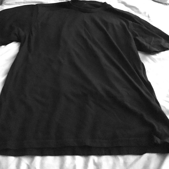 Black crew neck tee