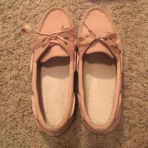 Pink bow sperries
