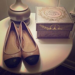 Coach Chelsea flats. Leather and chic!