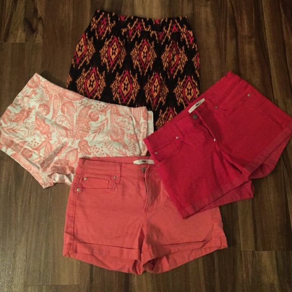 Moving clean out sale shorts & skirt bundle deal!