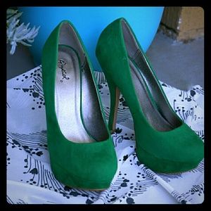 Kelly Green Pumps