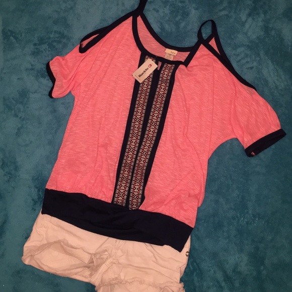 Daytrip shirt size Large