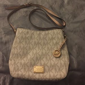 Michael Kors Jet Set Large Messenger Bag
