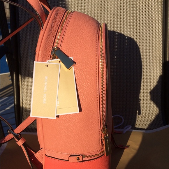 Michael Kors Rhea Zip medium backpack - Picture 2 of 4