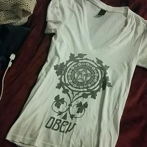 Obey v-neck  tshirt