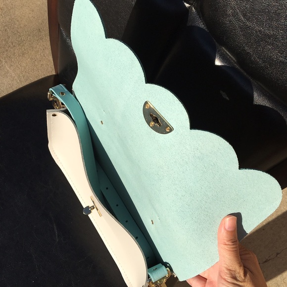 **SOLD** CAMBRIDGE SATCHEL COMPANY The Cloud Bag w/ Handle - Picture 3 of 4