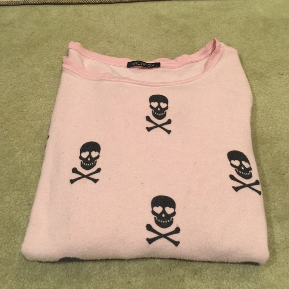 Wildfox Tops - Wildfox Skull w/ heart eyes Pullover