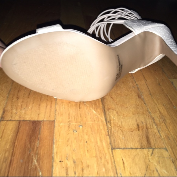 Heels - Picture 3 of 4