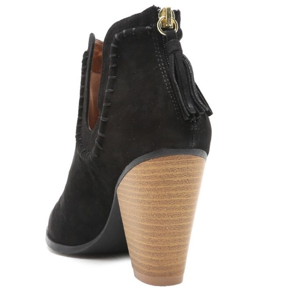 ❤️MUST HAVE- U CUT OUT BLACK ANKLE BOOTIES-SIZE 9 - Picture 2 of 3