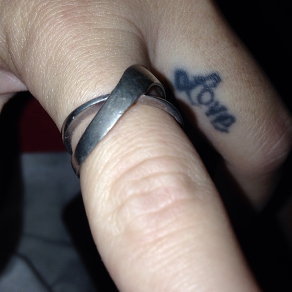 SS TWIST RING! - Picture 3 of 4