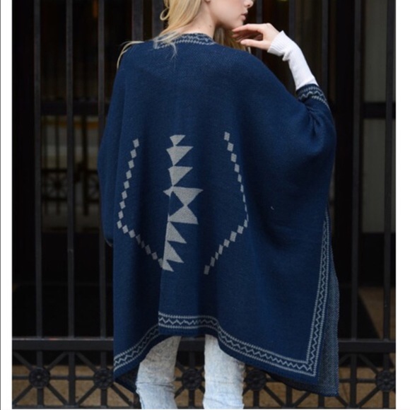 🆕The SHINTA knit poncho - NAVY - Picture 3 of 3