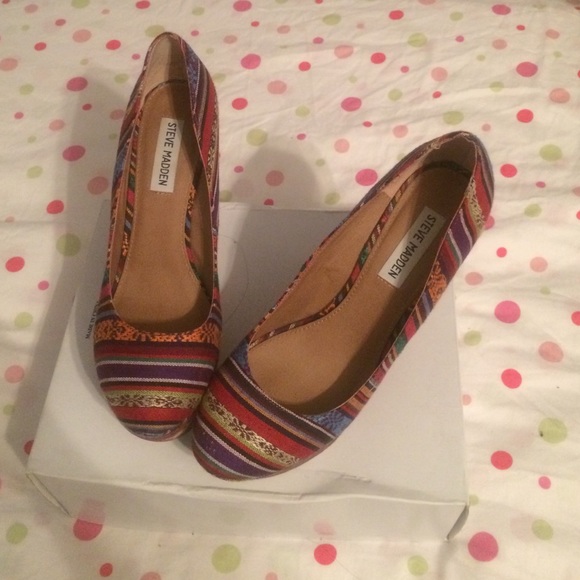 Sale, Sale, Sale Multi color Steve Madden wedges