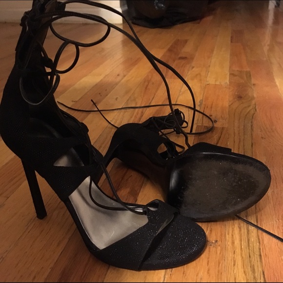 Stuart Weitzman - Picture 2 of 4