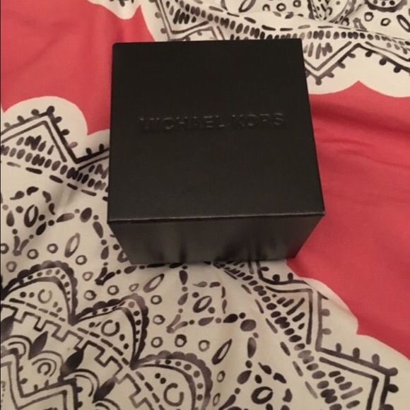 Michael Kors Rose Gold Watch - Picture 4 of 4