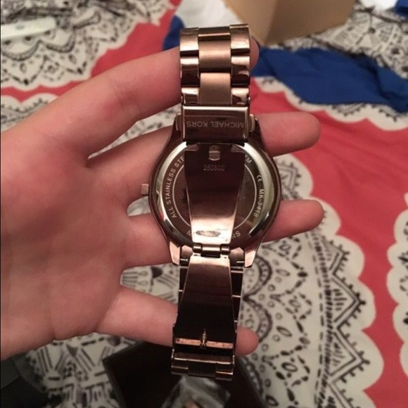 Michael Kors Rose Gold Watch - Picture 3 of 4