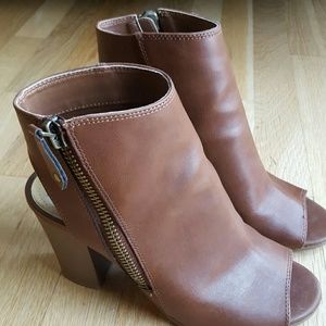 Brown open toe bootie w/ side zipper & block heel!