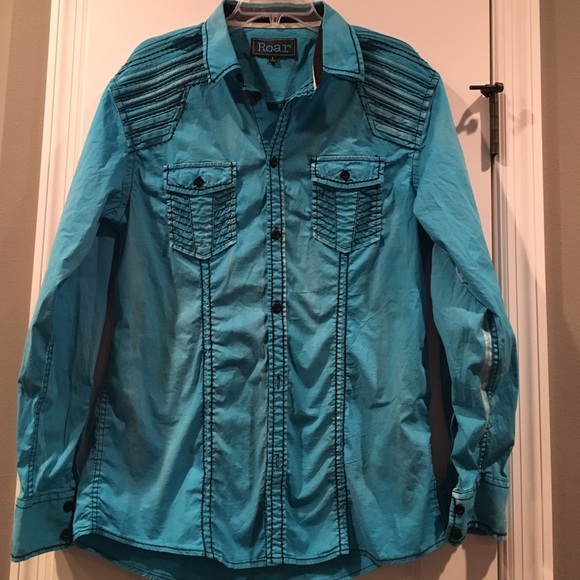 Men's blue Roar shirt