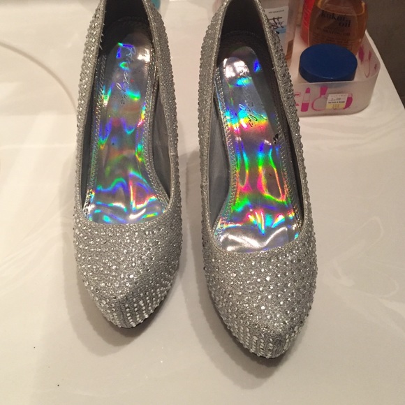 Silver high heels - Picture 2 of 3