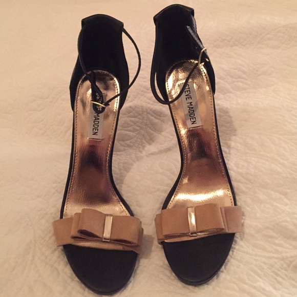 Steve Madden Black and Tan strappy heels