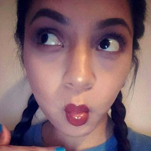 Meet your Posher, Dania