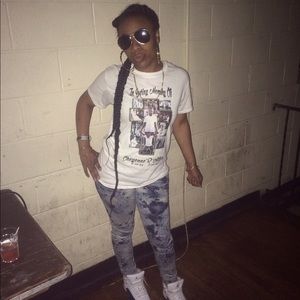 Meet your Posher, Deedee