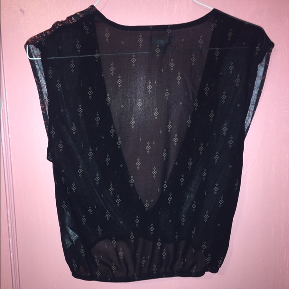 Ecoté Crop Top - Picture 2 of 3