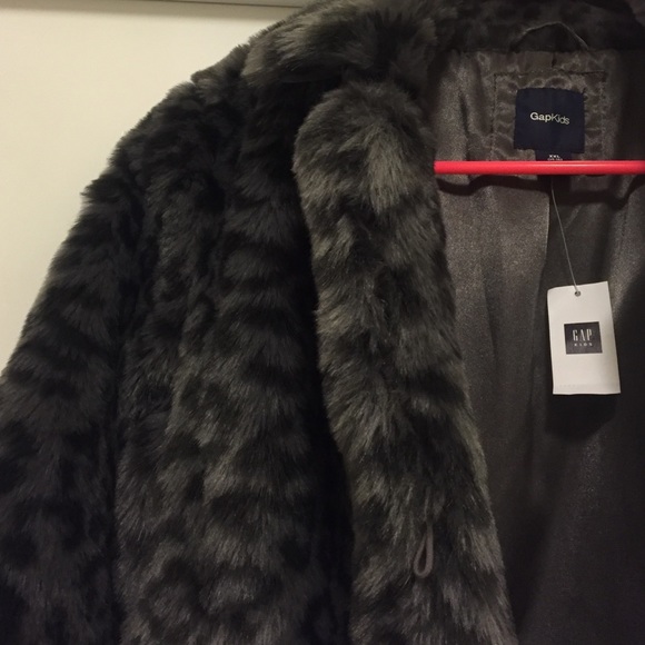 🎉HOST PICK🎉Faux fur GAP Kids animal print coat - Picture 2 of 4