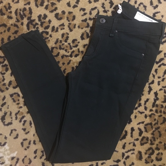 SALE! Won't accept offers. Rag & Bone skinny