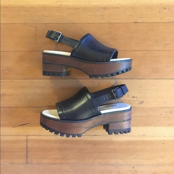 Zara / Black Leather Wooden Sandal / Size 37