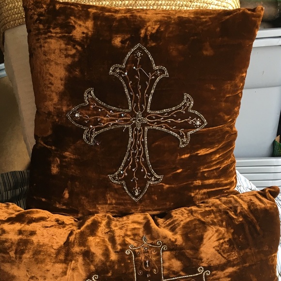 Set of two (2) decorative pillows - Picture 2 of 3