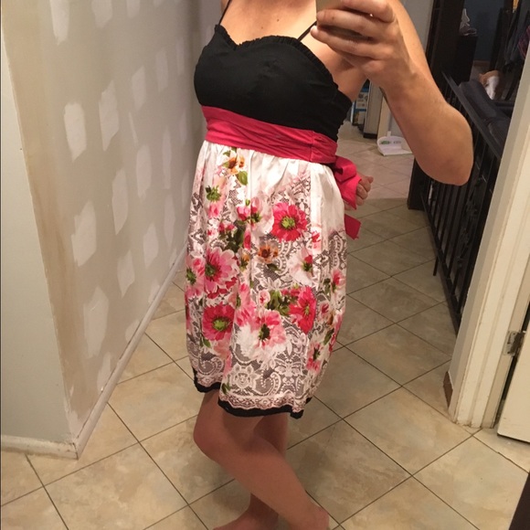 NWOT Modcloth Floral Fit and Flare Mini Dress - Picture 2 of 3