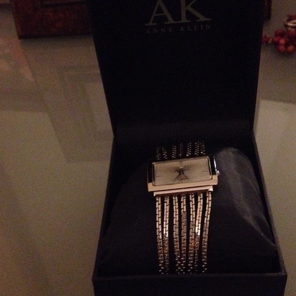 Watch - Picture 3 of 3