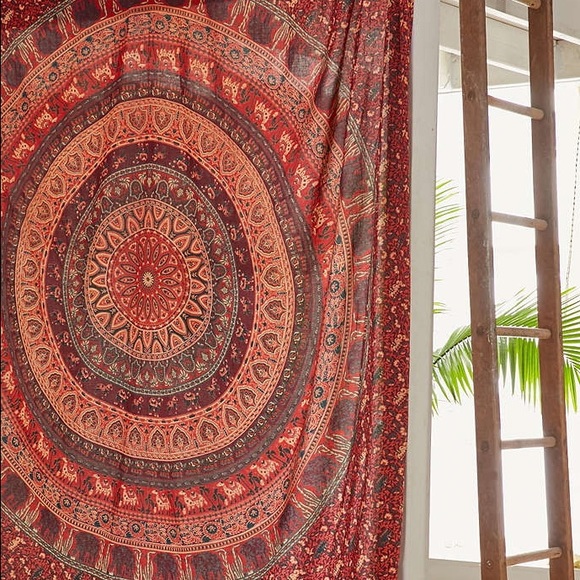 UO TAPESTRY