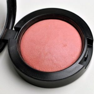 Limited MAC "Pet Me" Mineralized Blush