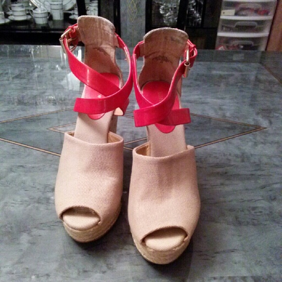 Beautiful Nine West wedges - Picture 2 of 7