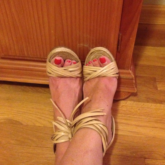 HP🎉10/11🎉NWT Carlos Santana Fringed Sandals - Picture 4 of 4