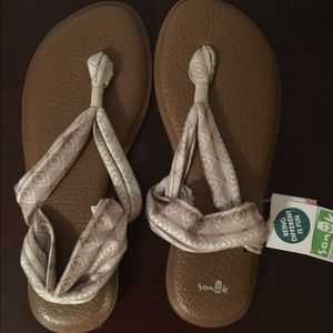 NWT size 11 Sanuk yoga slings.