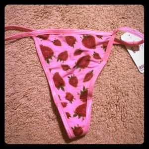 NWT sexy scratch n sniff thong strawberry small