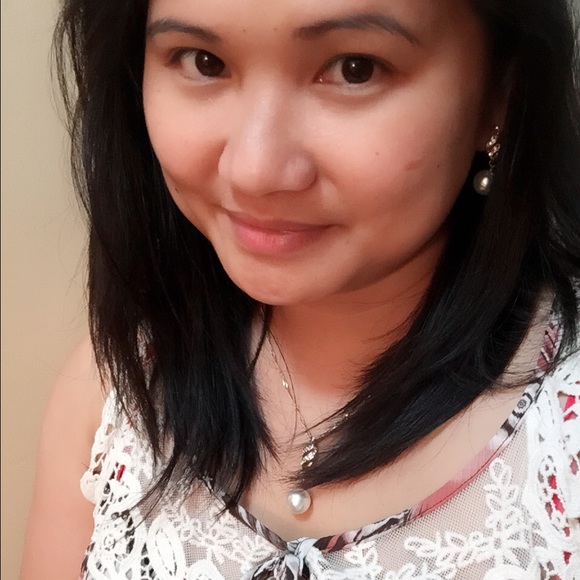 💕Meet Your Posher! Kendee 😊💕 - Picture 3 of 4