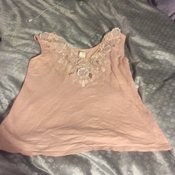 Pale pink floral accent tank