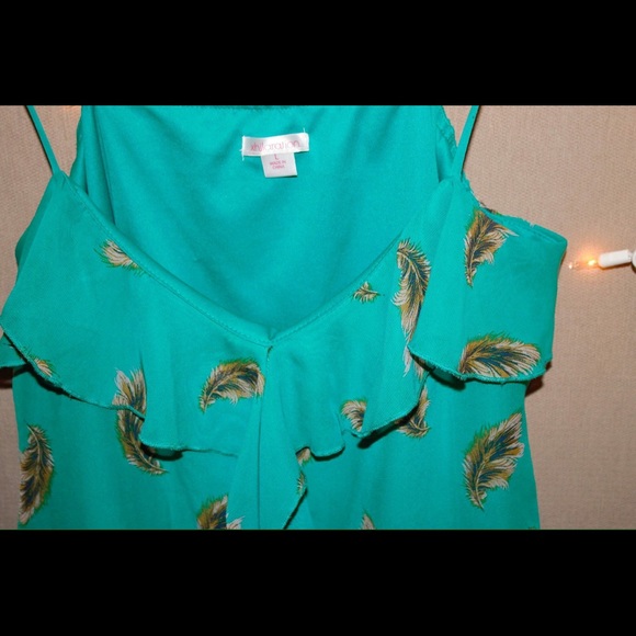 Xhilaration feather top size large - Picture 2 of 3