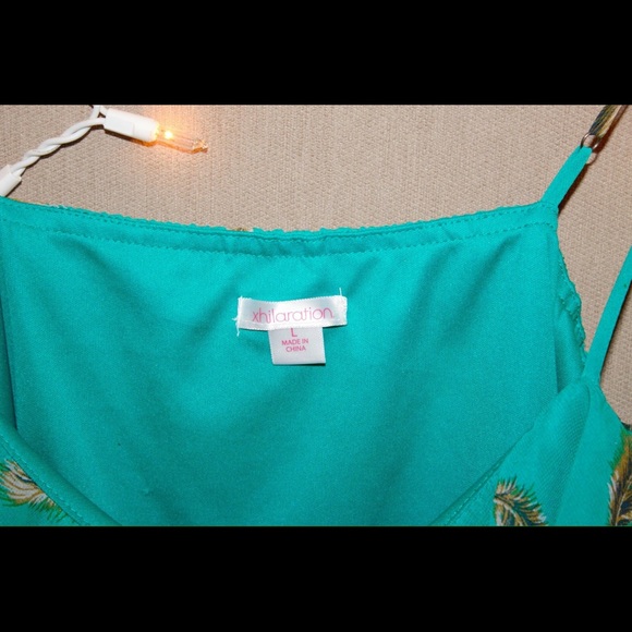 Xhilaration feather top size large - Picture 3 of 3