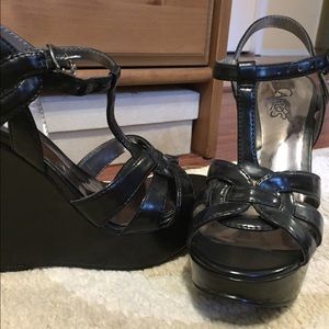 NWOT Carlos Santana wedges